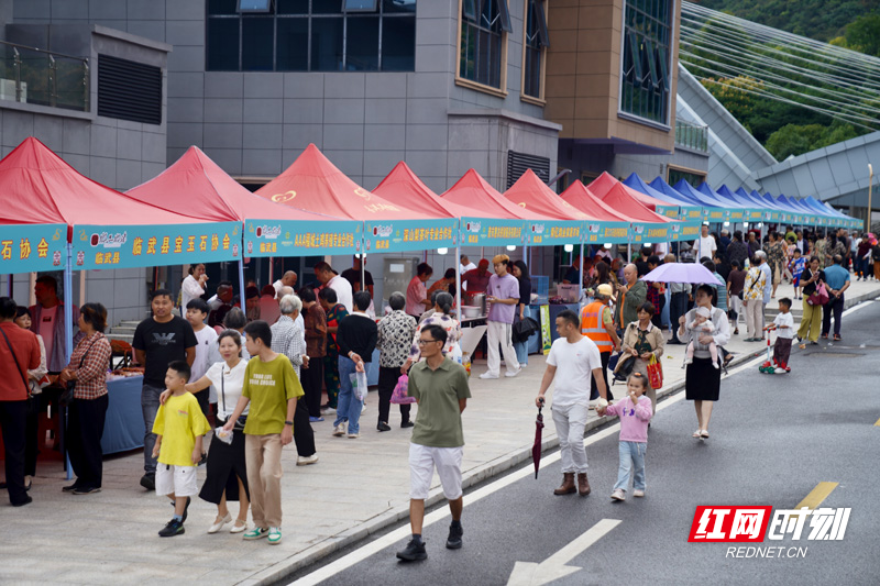 qGK, bt, 的鼓足腮帮 qGK, bt, 的鼓足腮帮