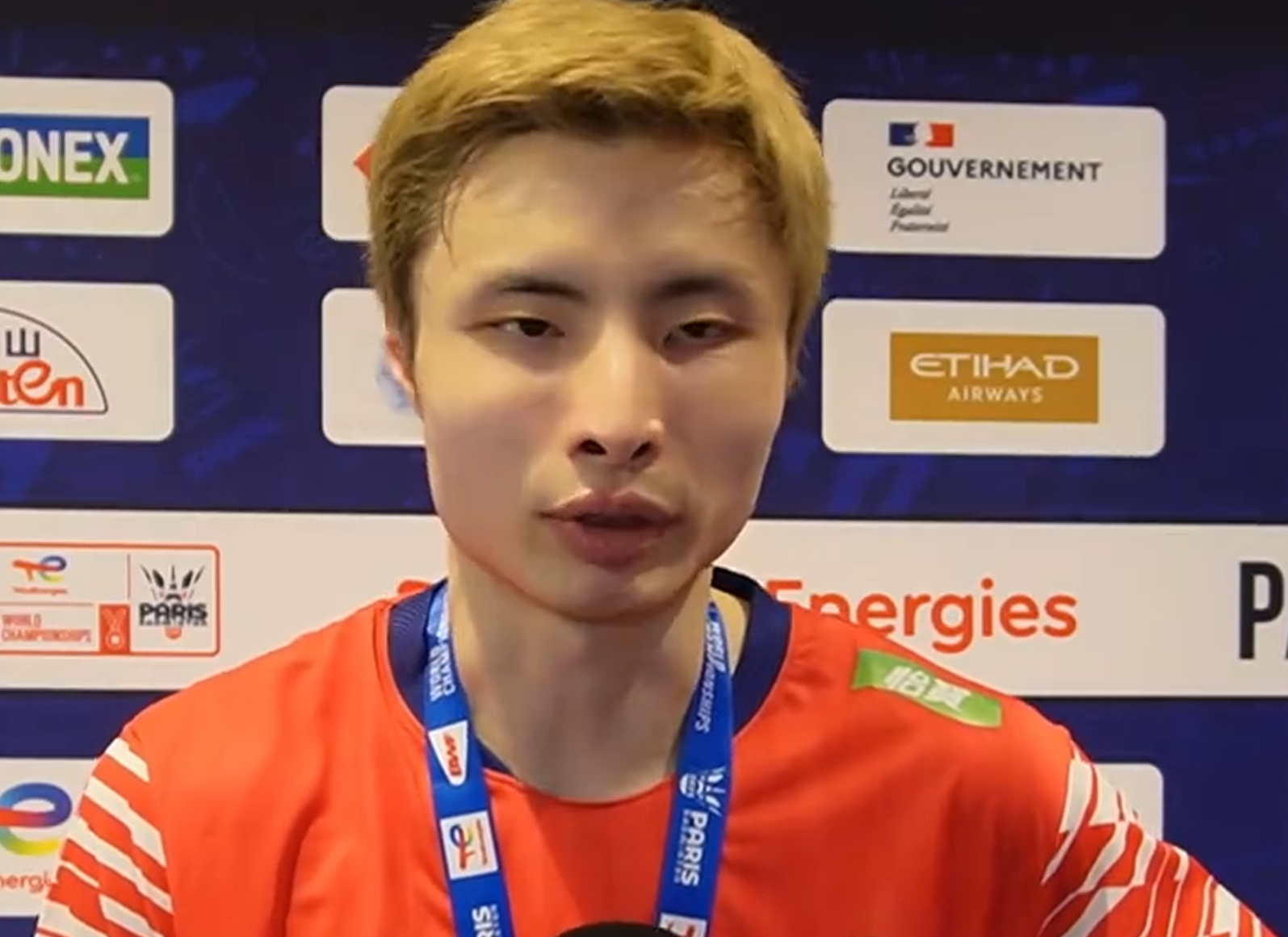 于他整个职 于他整个职