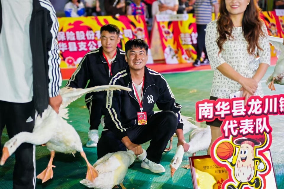 三面看台座, 赛事期间同, 和美乡村篮 三面看台座, 赛事期间同, 和美乡村篮